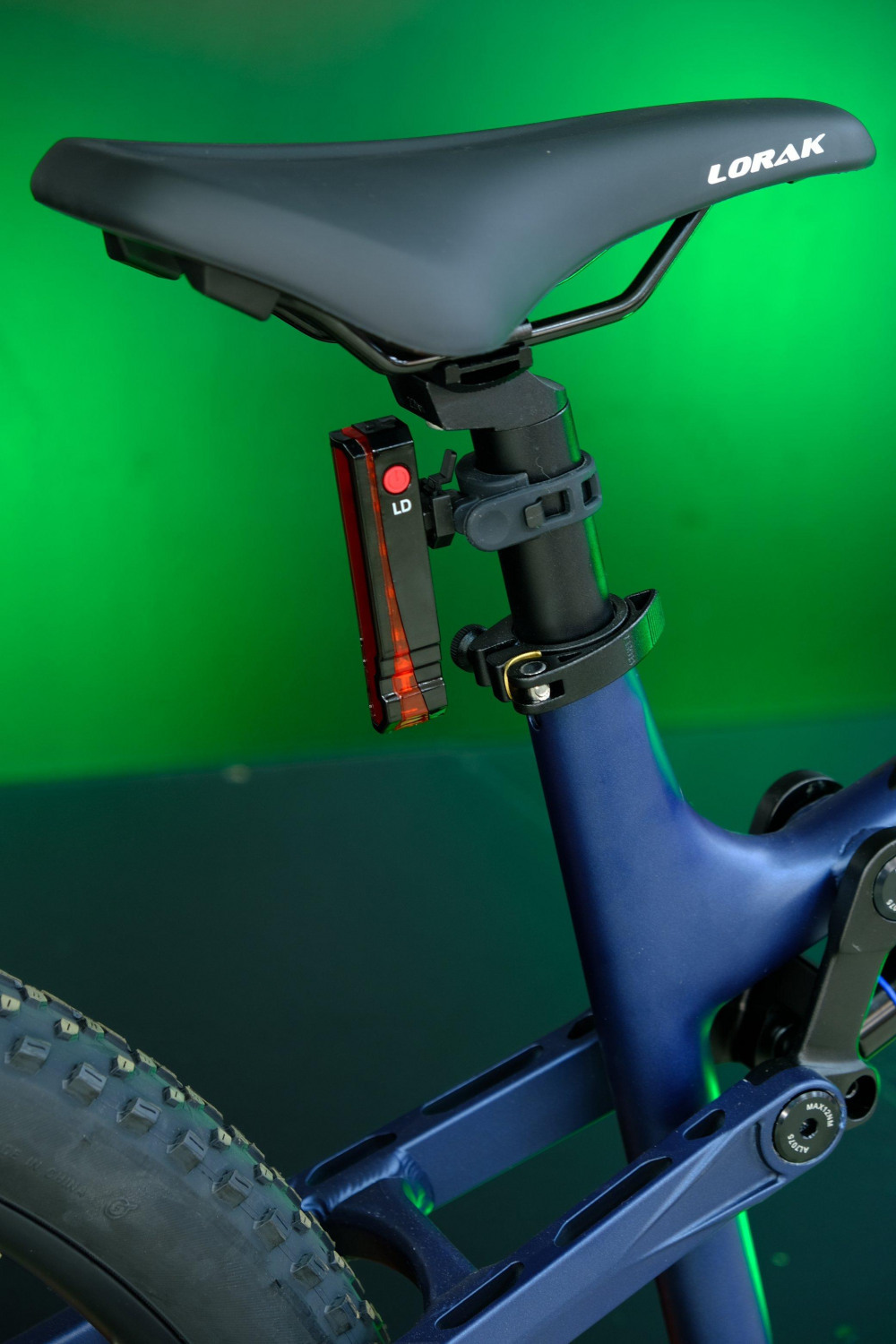 Сигнал стоп задний с USB зарядкой X-369, код 41662